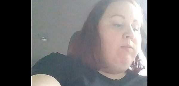  Chubby bbw eats in car while getting hit on by stranger